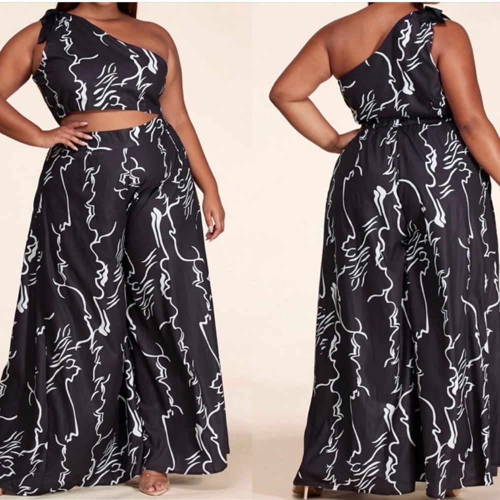 L'ATISTE Black and White Abstract Jumpsuit with Wide-Leg Silhouette